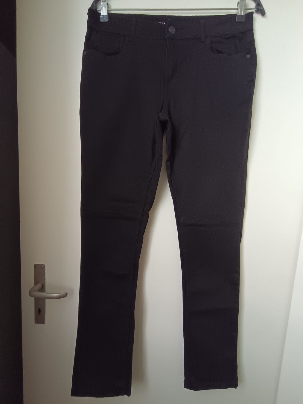 C&A Pantaloni: Hose C&A Slim Schwarz, Gr. 40 – Nuovo (secondo la descrizione) da Zug venduto da Annina29