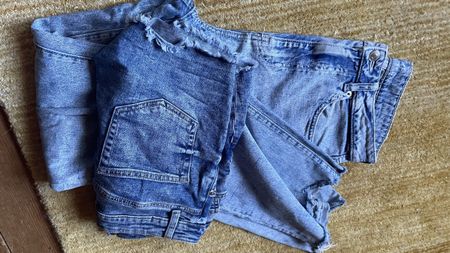 Denim Shorts H&M size 34 blue wash good condition