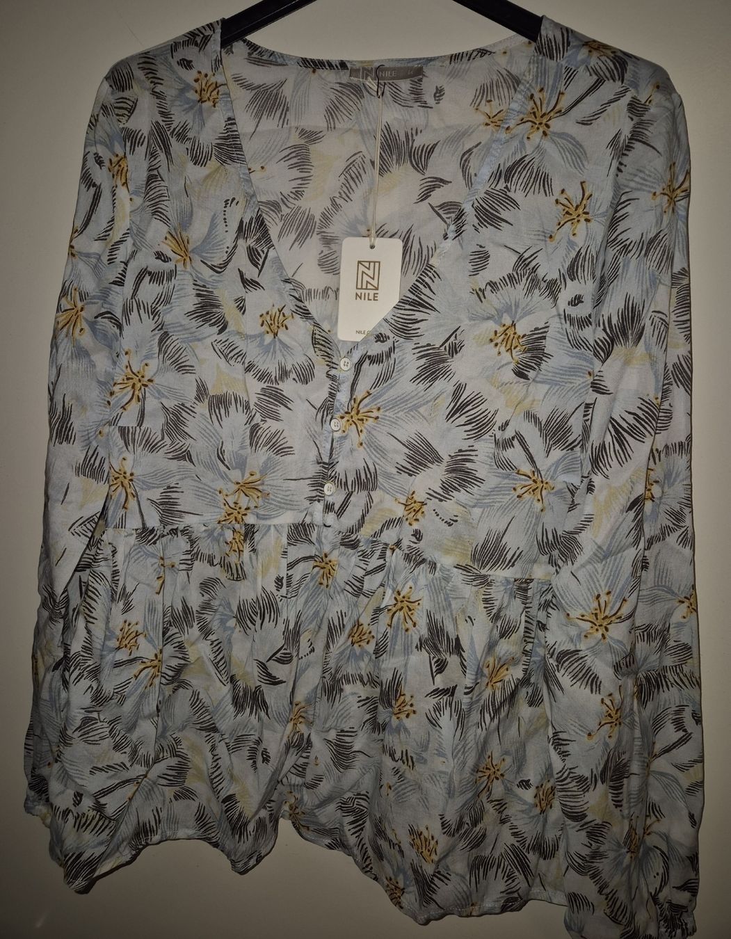 Nile Blusen: nile bluse gr. M, neu – Neu und originalverpackt aus Luzern von Ami-be