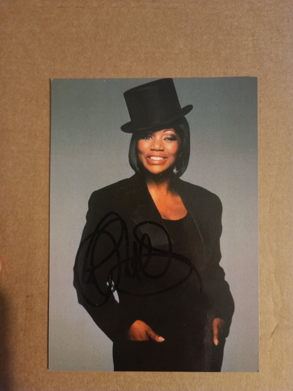 Autografi: Liz Mitchell - Boney M -  original Autogramm – Usato da Menziken venduto da Artographs