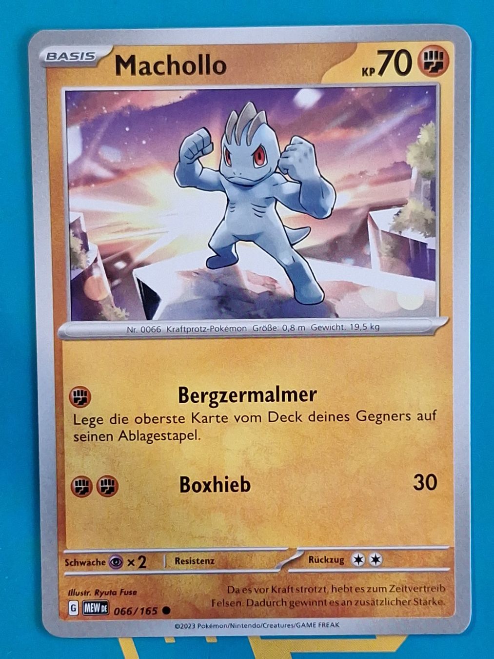 Pokémon Carte collezionabili: Machollo - DEUTSCH Mew 151 - #2.8 – Usato da Altstätten SG venduto da GGsGameshop