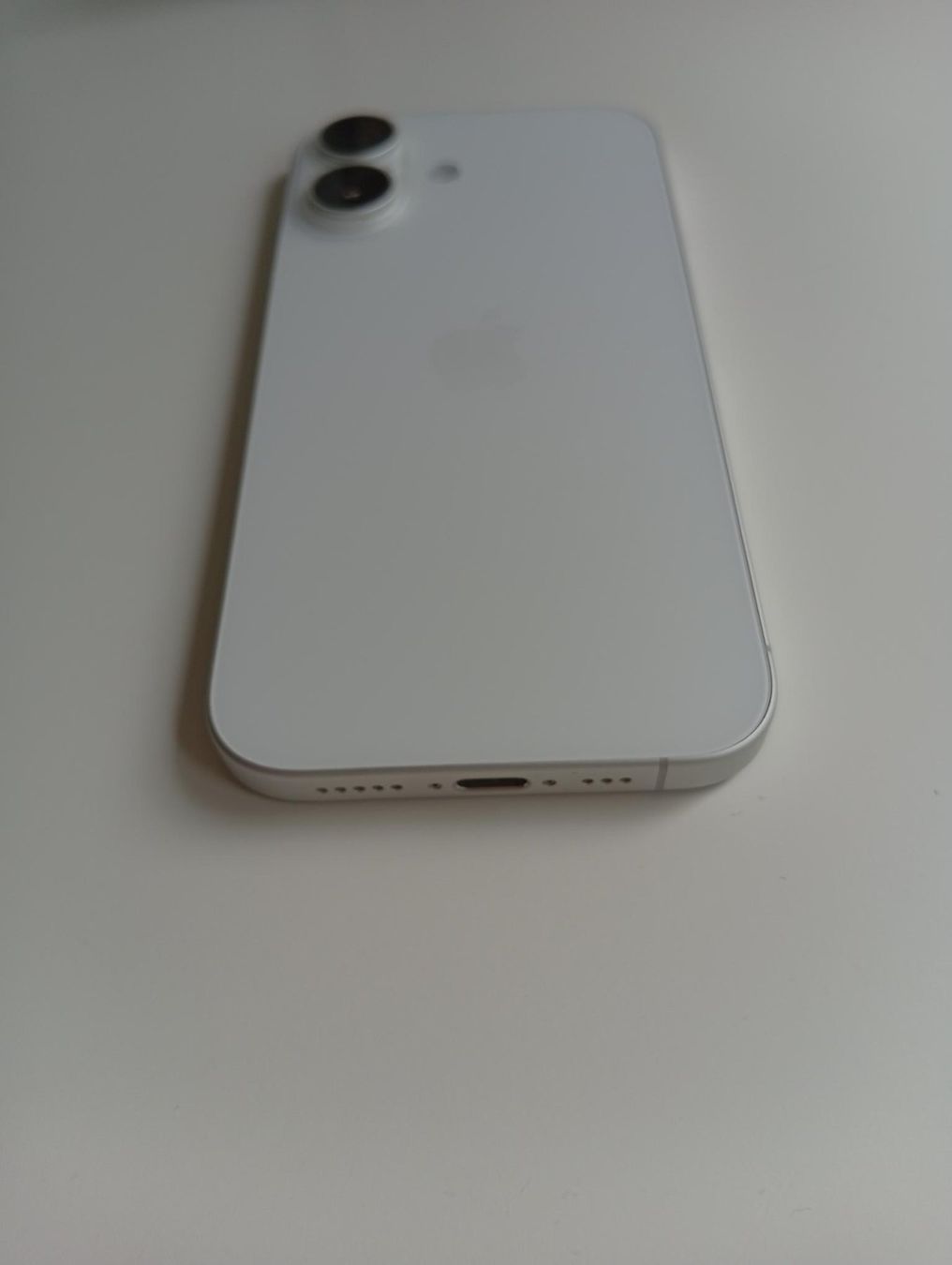 Apple Telefoni cellulari / Smartphones: iPhone 16 mit Apple MagSafe und Privacy Screen – Usato da Zürich venduto da flo_2h5w 4