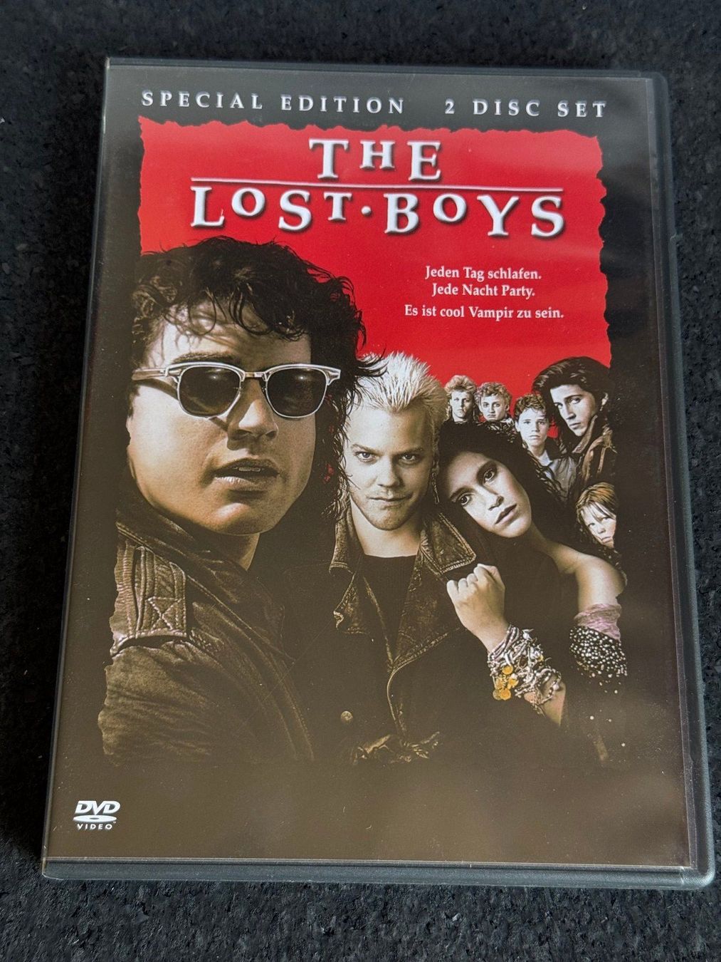 Tutti i DVDs: The Lost Boys Special Edition 2 Disc Set DVD EN/DE – Usato da Fribourg venduto da tschjoly