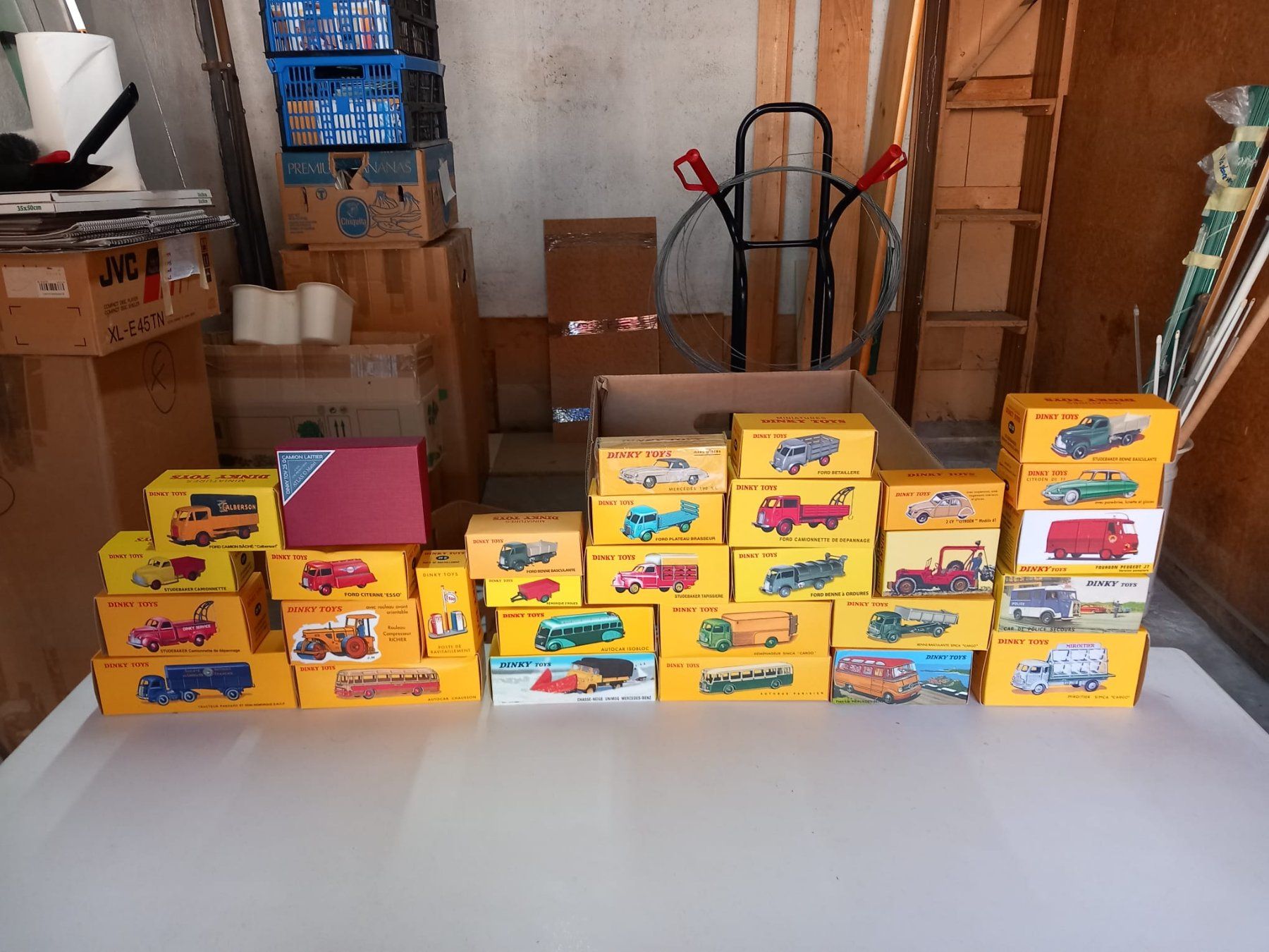 Dinky Toys Modellautos: Dinky toy's 46 pièces – Neu und originalverpackt aus Courtelary von mitounet 1