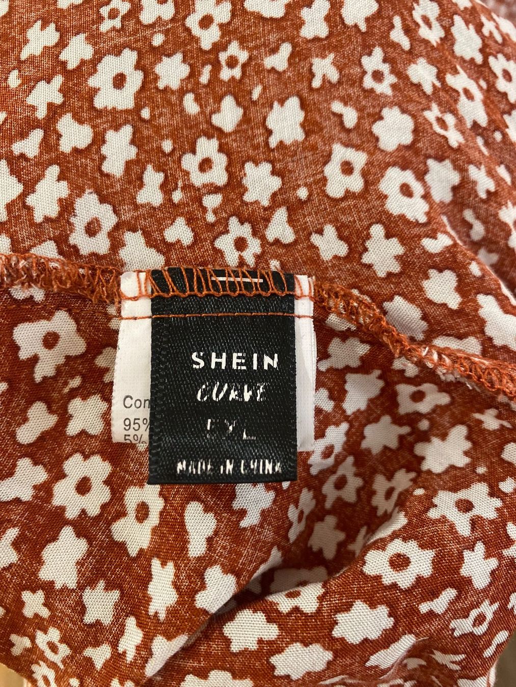 Shein Robes: Kleid leicht mit Blumenmuster Gr. 5XL / Gr. 48 – D'occasion à Pratteln par a23_j2gs 8