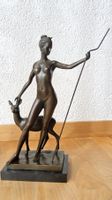 Magnifique statue en bronze vintage signé (Femme avec biche)