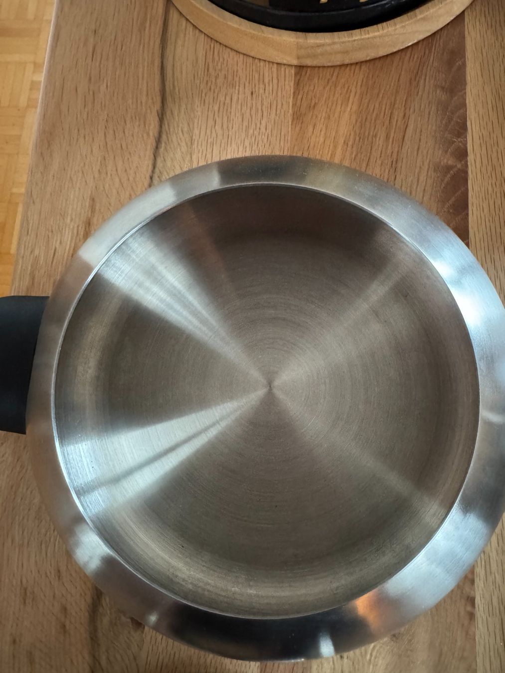 Set di piatti: Stöckli Raclette-Ofen & 8 schwarze Teller – Usato da Gais venduto da mmu_bl6k 6