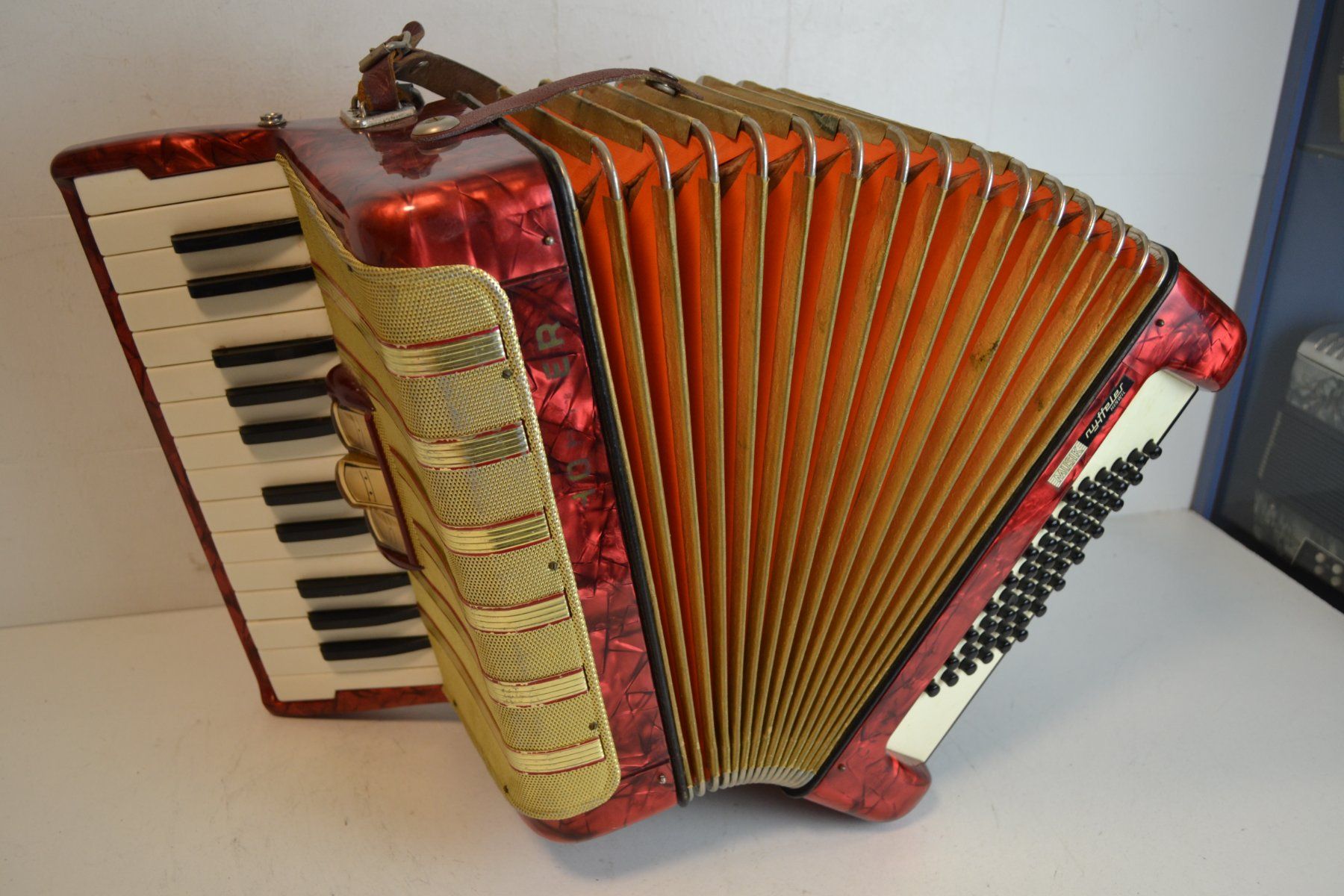 Hohner Musikinstrumente: Akkordeon chromatisch Hohner Concerto I – Gebraucht aus Zürich von Brockito 4