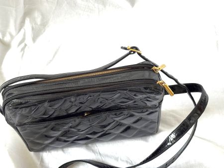 Schultertasche aus Lack-Kunstleder, schwarz