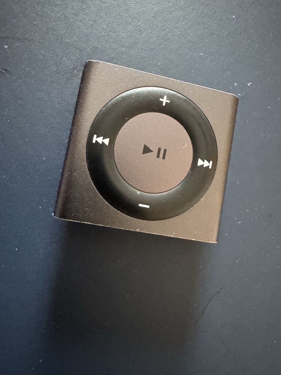 Apple Tragbarer Mediaplayer: Apple iPod shuffle 4th Generation – Defekt aus Biel/Bienne von Baol1