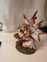 Figur Fee auf Pilz guter Zustand 18cm hoch