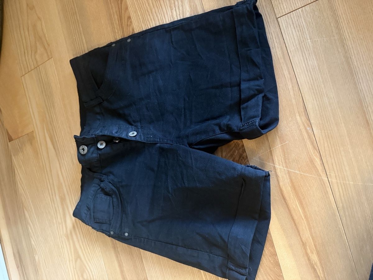 Pantaloni: Shorts – Nuovo (secondo la descrizione) da Itingen venduto da jessi811