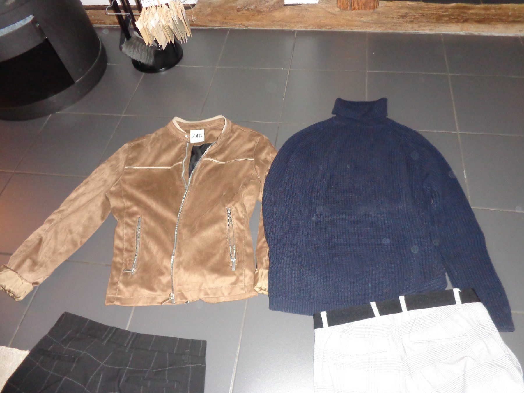 Lotti di vestiti: Kleiderpaket Herren (5-teilig) – Usato da Greifensee venduto da Toggi11