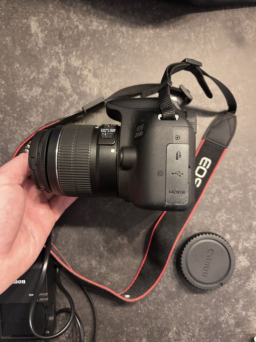 Canon Kamera: Canon EOS 2000D + 18-55mm IS II + Ladegerät – Neu (gemäss Beschreibung) aus Gipf-Oberfrick von Anelkooo 2