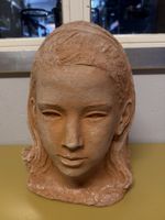 Skulptur aus Tonne signiert 