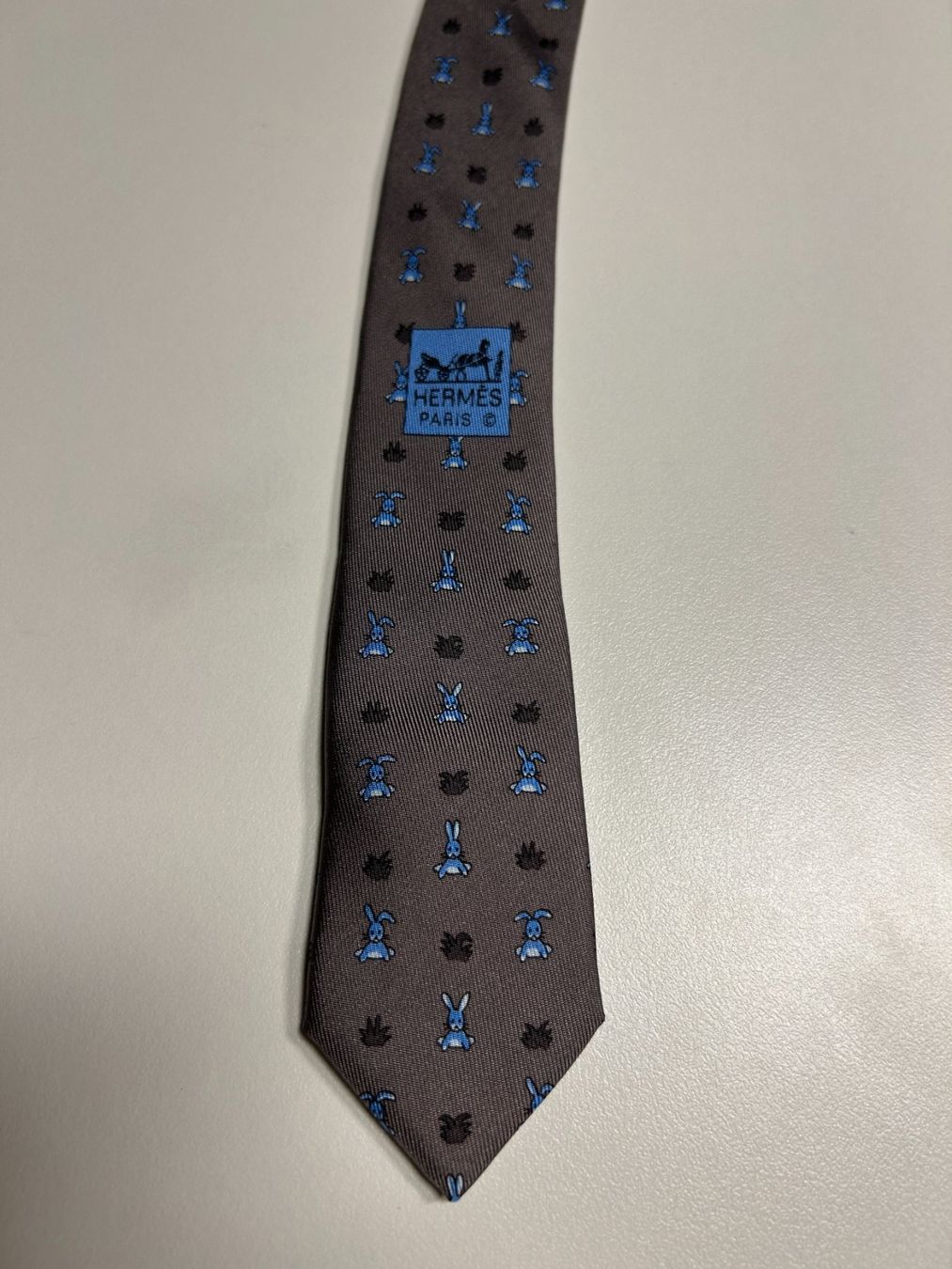 Hermès Cravatte: Hermès Blaue Hasen Krawatte – Nuovo (secondo la descrizione) da Bern venduto da kurtikobolt74 4