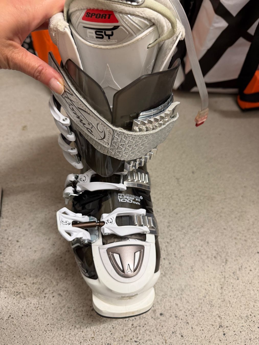 Atomic Damenschuhe: Skischuhe Anatomic – Neu (gemäss Beschreibung) aus Kilchberg ZH von TanniTanni