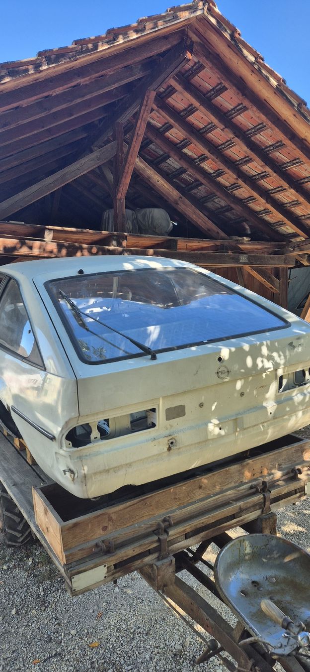 Opel Tutti pezzi di ricambio auto: Opel Manta B CC Kofferraumdeckel – Usato da Ammerswil AG venduto da cyr_59bt