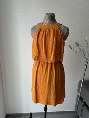 Sommerliches Tom Tailor Kleid, Grösse S, Senffarben