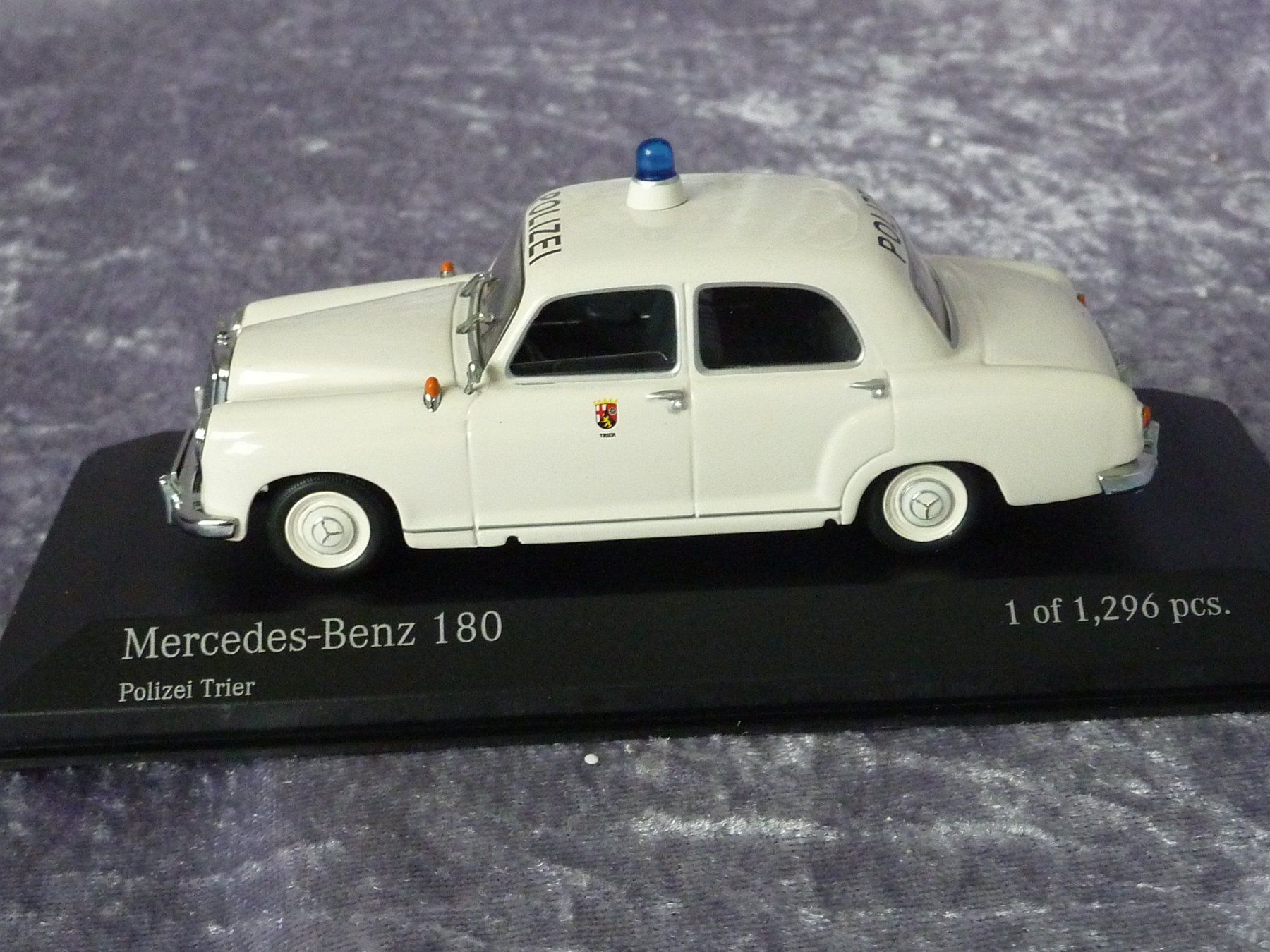 Minichamps Modellini d'auto: Mercedes 180 Polizei Trier 1:43 – Nuovo (secondo la descrizione) da Dürrenäsch venduto da modellautos4you 2