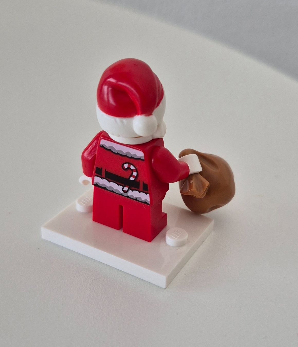 Lego Statuette: Lego Minifigur Weihnachtsmann – Usato da Basel venduto da Herrnilsson90 1