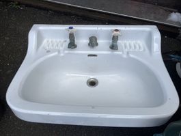 Antikes Lavabo/Waschbecken mit Armaturen, Vintage Style.