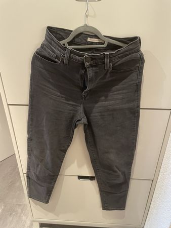 High Waisted Mom Jeans, Levi‘s 27
