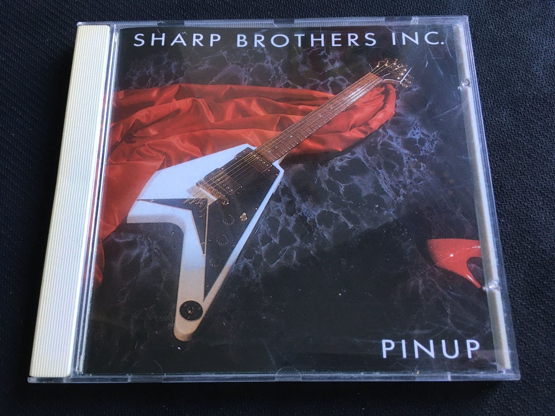 CD: Sharp Brothers inc. - Pinup -CD- – Usato da St.Gallen venduto da MedienJoe