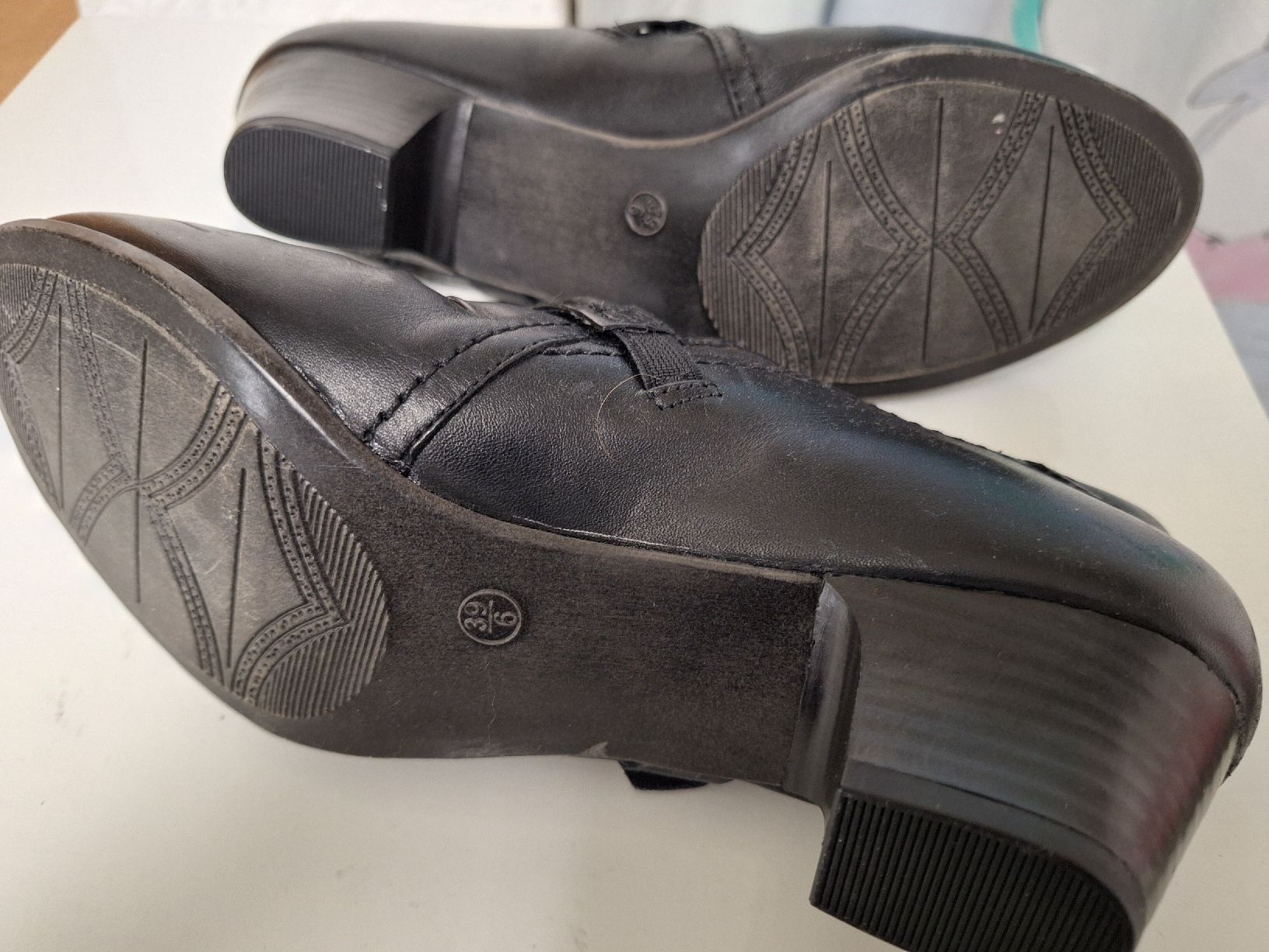 Scarpe da donna: Schwarze Schuhe, Grösse 39 – Nuovo (secondo la descrizione) da Niederglatt ZH venduto da Bobsli 4