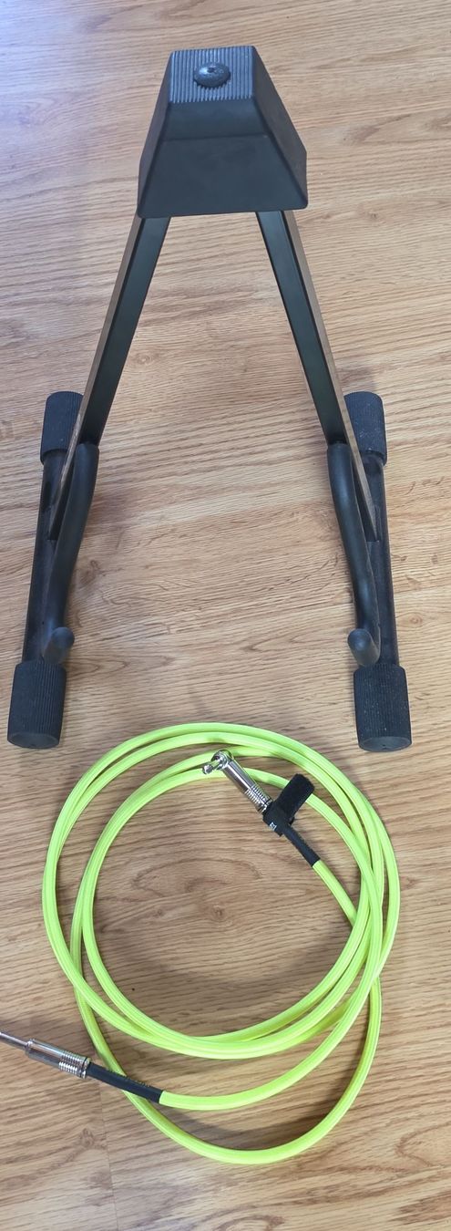 Musikinstrumente: Gitarrenständer und Kabel gebraucht – Gebraucht aus Zofingen von Scheidi1977