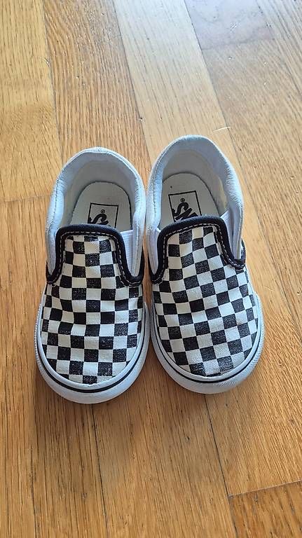Schuhe für Jungen: Vans Sneaker Gr. 23.5 – Gebraucht aus Unterentfelden von jkl_59w2