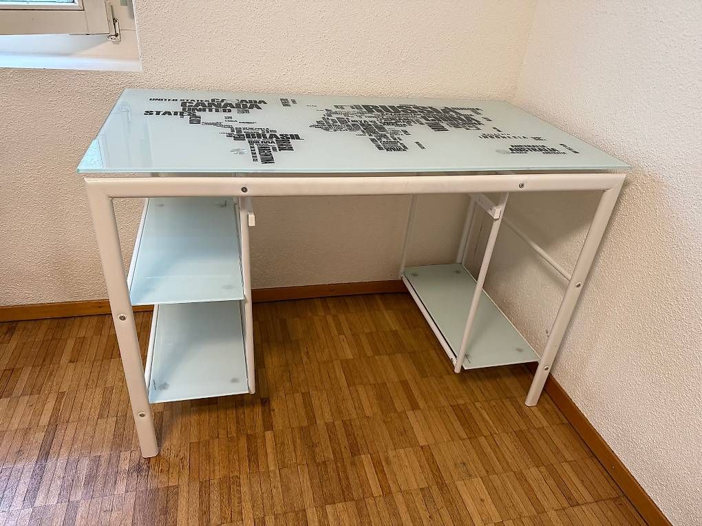 Tische: Kindertisch aus Glas – Gebraucht aus Niederhasli von jopam