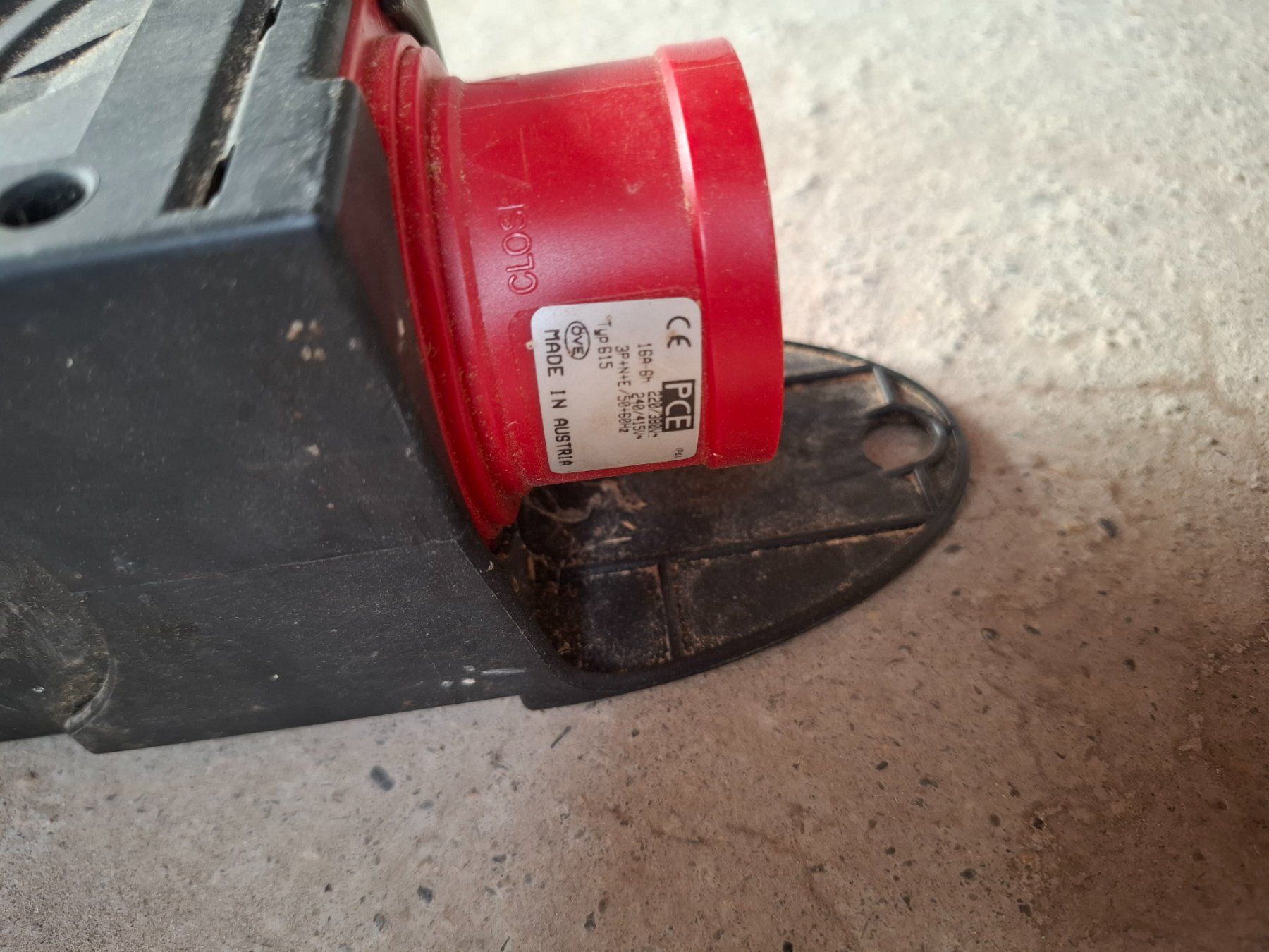 Laufwerke & Adapter: PCE 9436432 CEE Adapter – Gebraucht aus Steg im Tösstal von LARO14 4