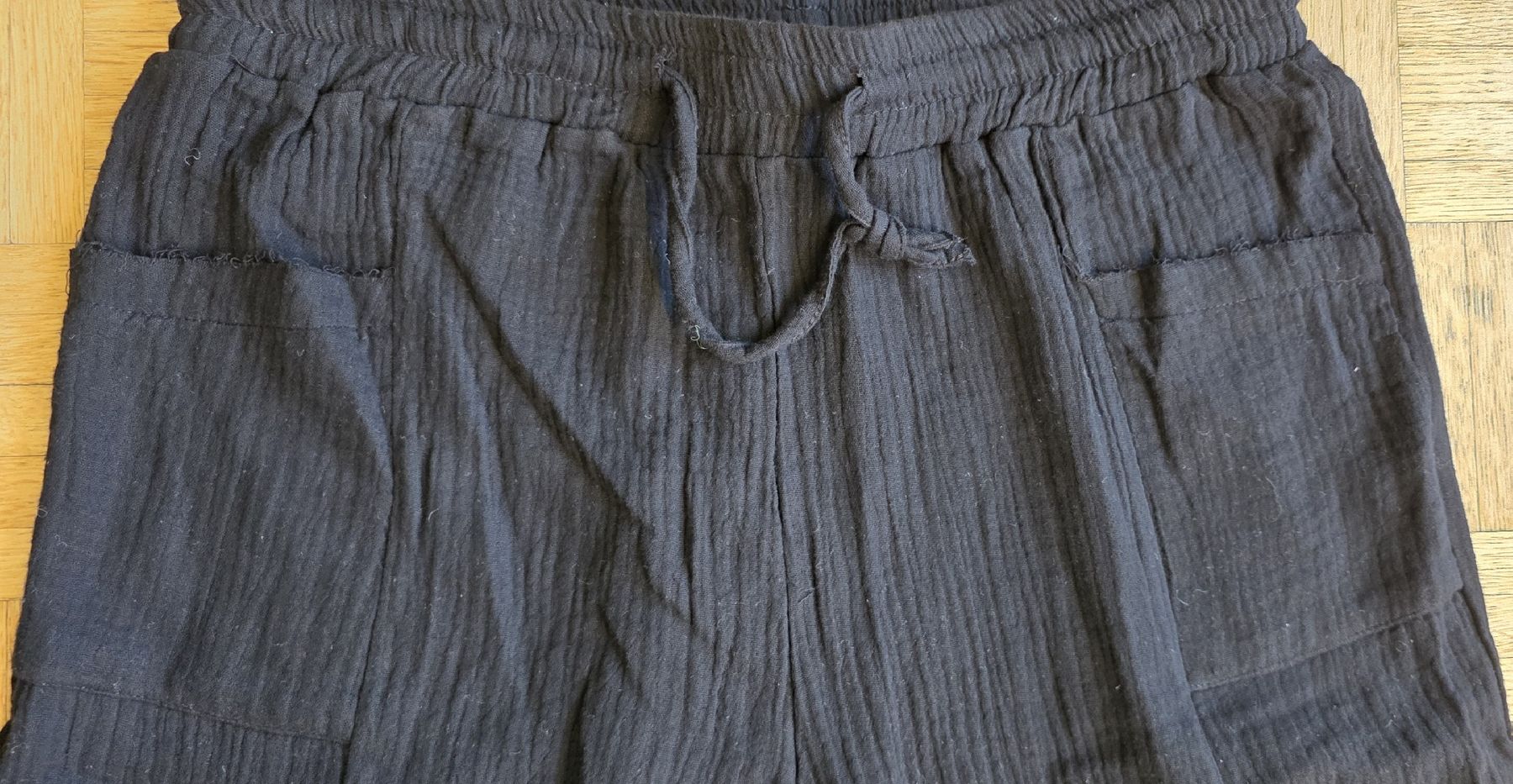 Hosen: Pantalon /short noir XL fluide été – Gebraucht aus Yverdon-les-Bains von van_dq65 1