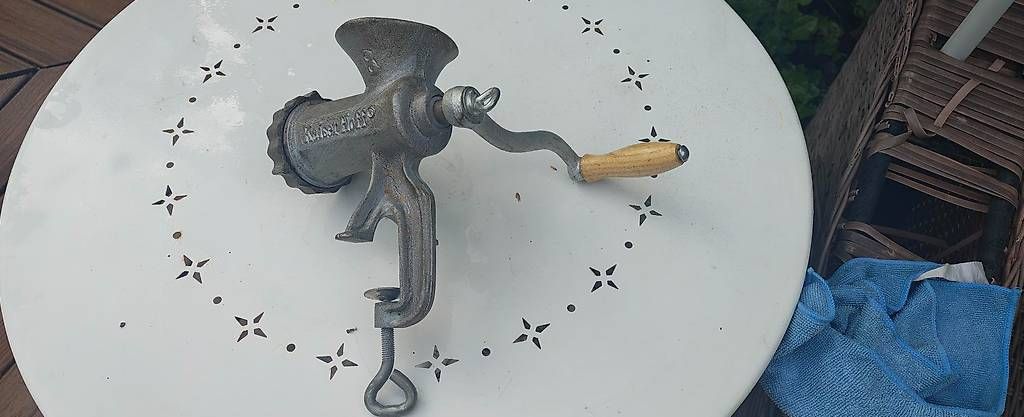 Elettrodomestici da cucina: Fleischwolf  Vintage Handkurbel, funktionsfähig – Usato da Killwangen venduto da Swissaloha