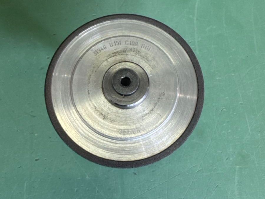 Tutti gli attrezzi: Meule à rectifier B8 - Parfait état! – Usato da Aarberg venduto da SNMachines 1