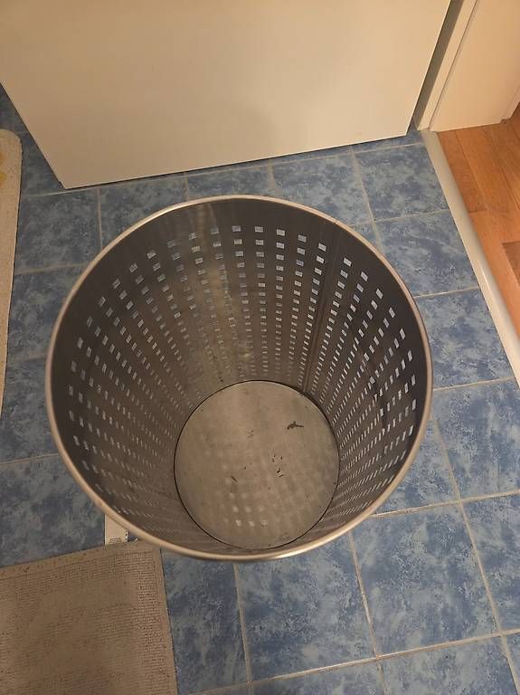 Komplettküchen: Vendo Cesto per indumenti – Gebraucht aus Taverne von dia_9b5n