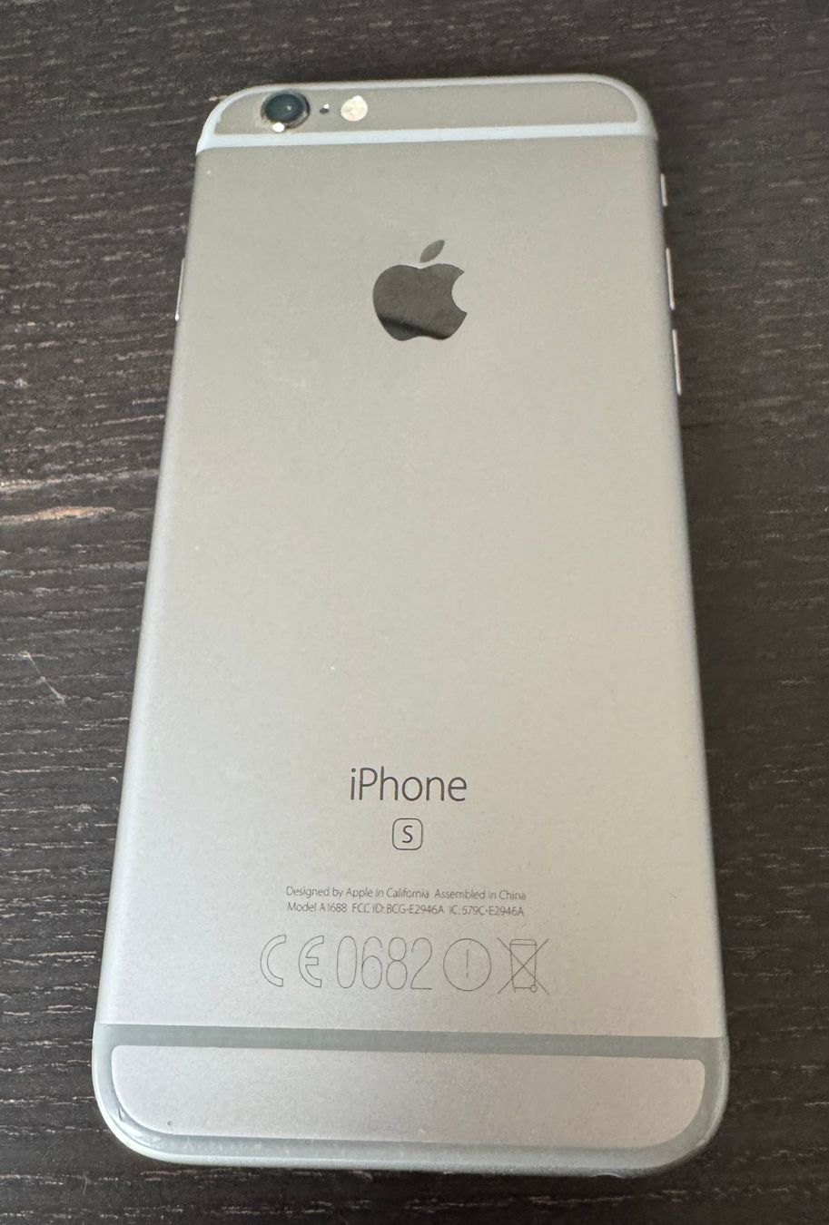 Apple Handys / Smartphones: iPhone 6S, iOS 15.8.3, 64GB, Space Grey, silber, schwarz – Gebraucht aus Winterthur von YaV 2