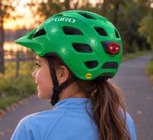Grüner Giro Velo Helm für Kids Grösse 47-54cm mit Licht