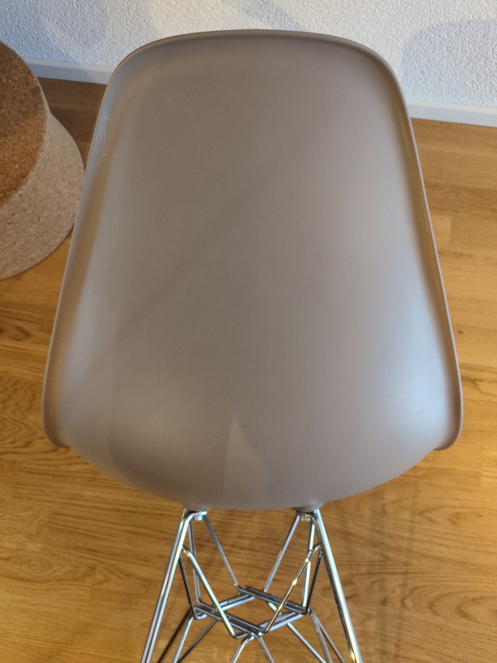 Vitra Sedie: Original Eames Plastic Side Chair DSR Farbe 23 – Usato da Horgen venduto da jen_x8fv 3