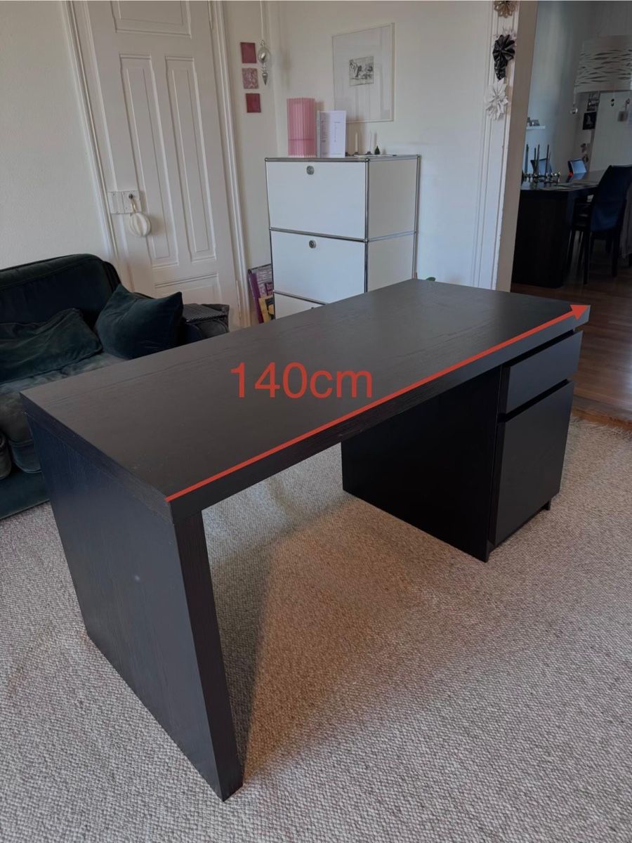 Scrivanie: Pult, Schreibtisch Ikea Model Malm – Usato da Luzern venduto da Willimaus
