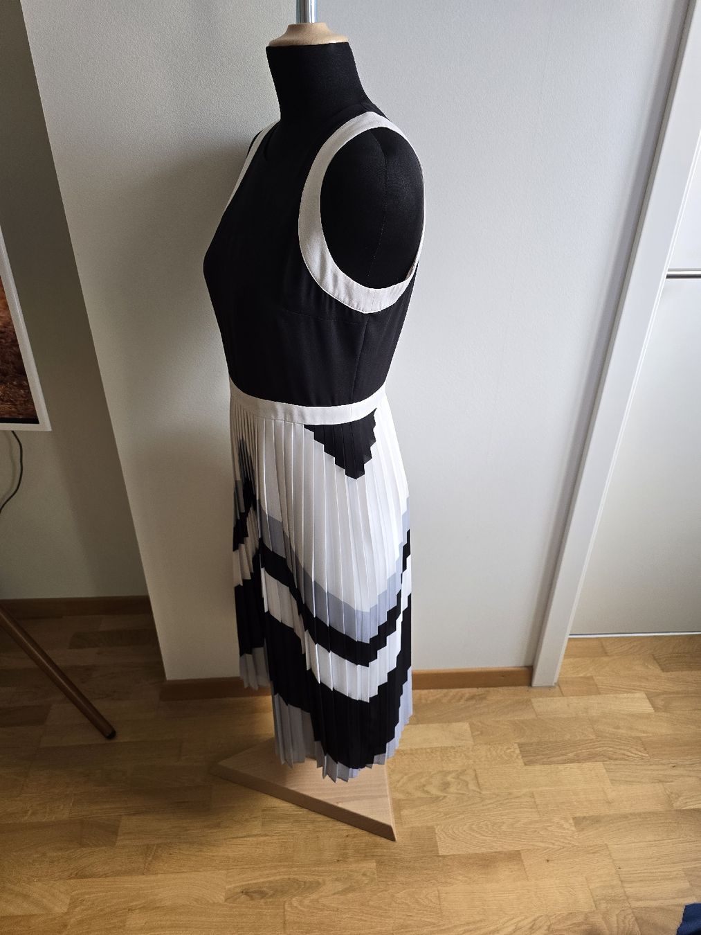 Banana Republic Vestiti: Plissee Midikleid – Nuovo (secondo la descrizione) da Zürich venduto da ale_bg2x 1