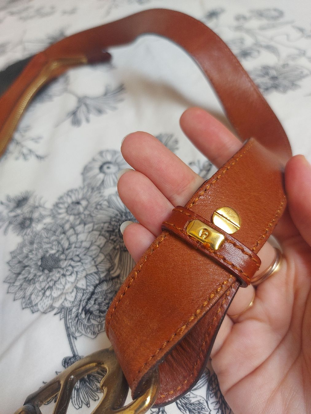 Aigner Borse da donna: Sac à main Aigner en cuir – Nuovo (secondo la descrizione) da Lausanne venduto da Super-cerise 6