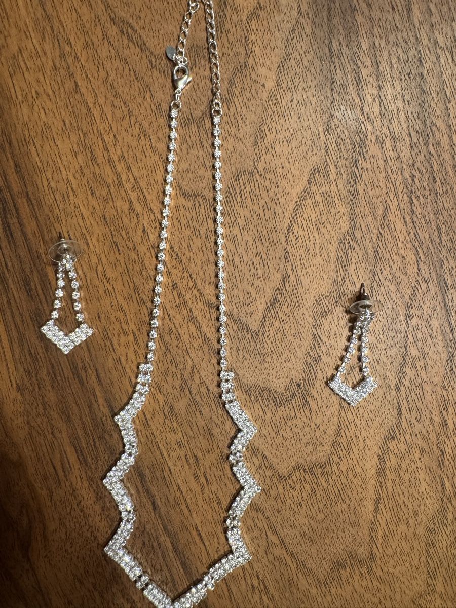 Sonstiger Schmuck: Schmuck Set mit Glitzersteinen – Neu (gemäss Beschreibung) aus Hölstein von chap3ron