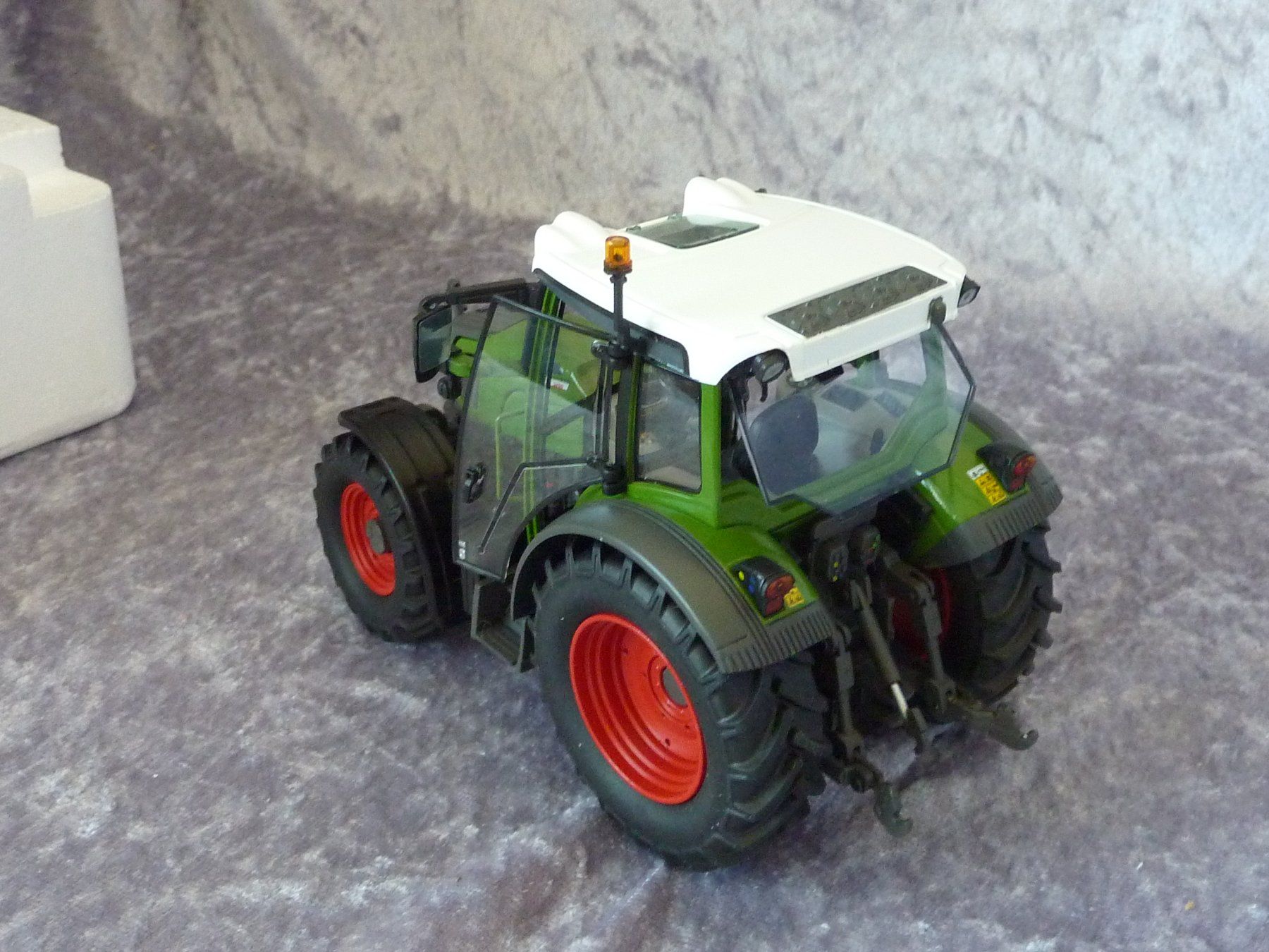 Schuco Modellini d'auto: Traktor Fendt 211 Vario 1:32 – Nuovo (secondo la descrizione) da Dürrenäsch venduto da modellautos4you 4