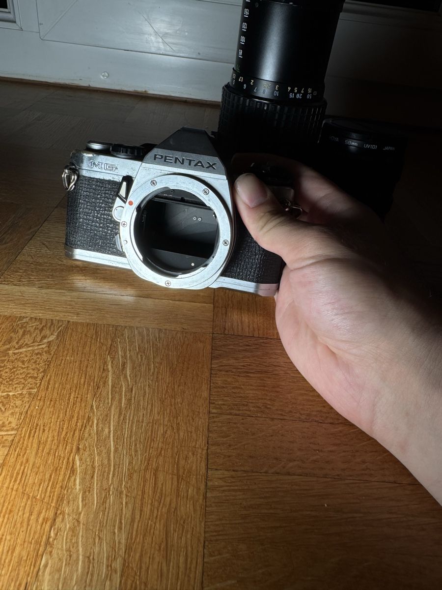Pentax Kamera: Pentax MG + 2 Objektiv – Defekt aus Nyon von loris305 1