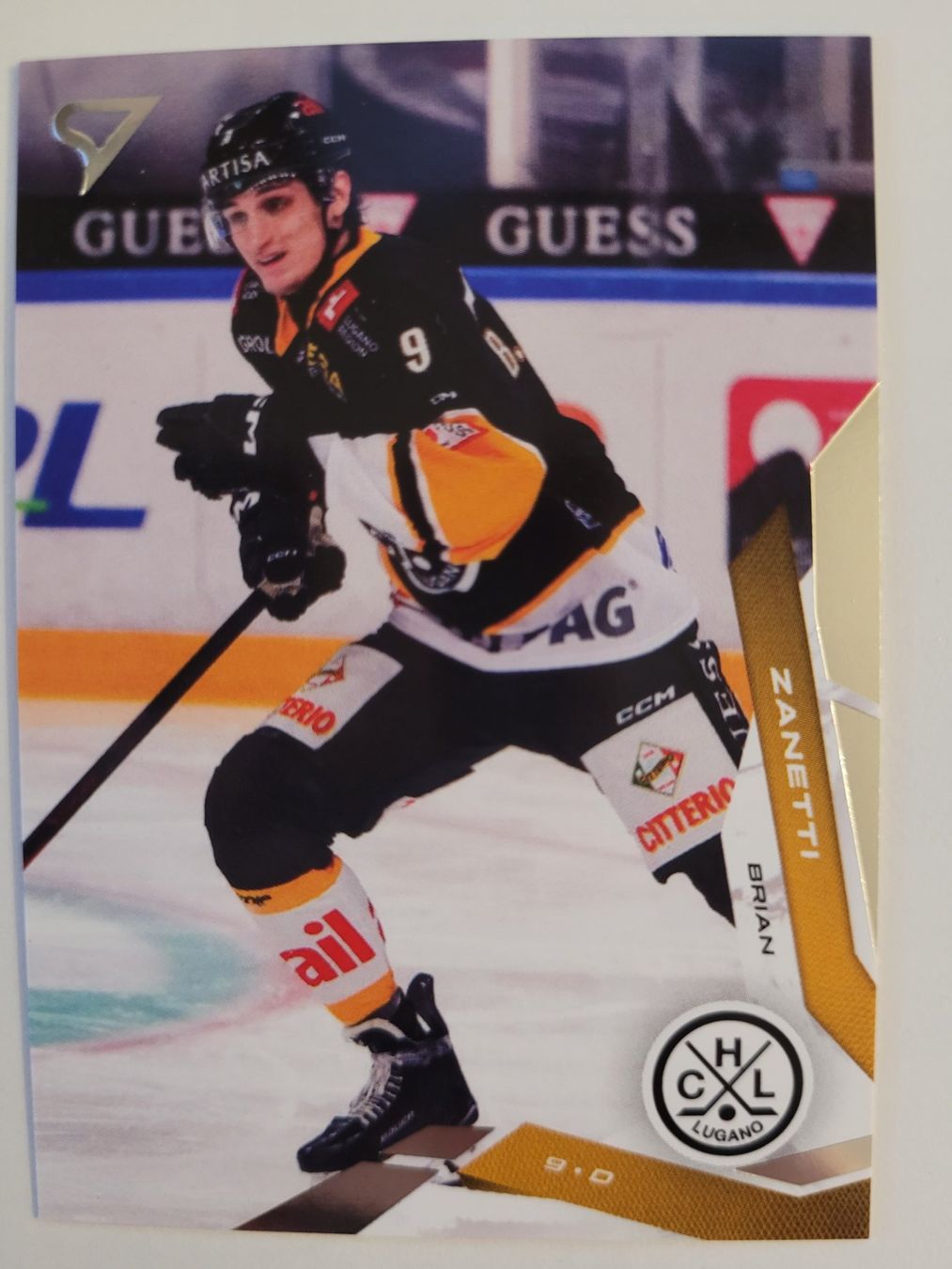 Sportzoo Carte collezionabili: 2025/26 HC Lugano Brian Zanetti base – Usato da Bauma venduto da Yotanke