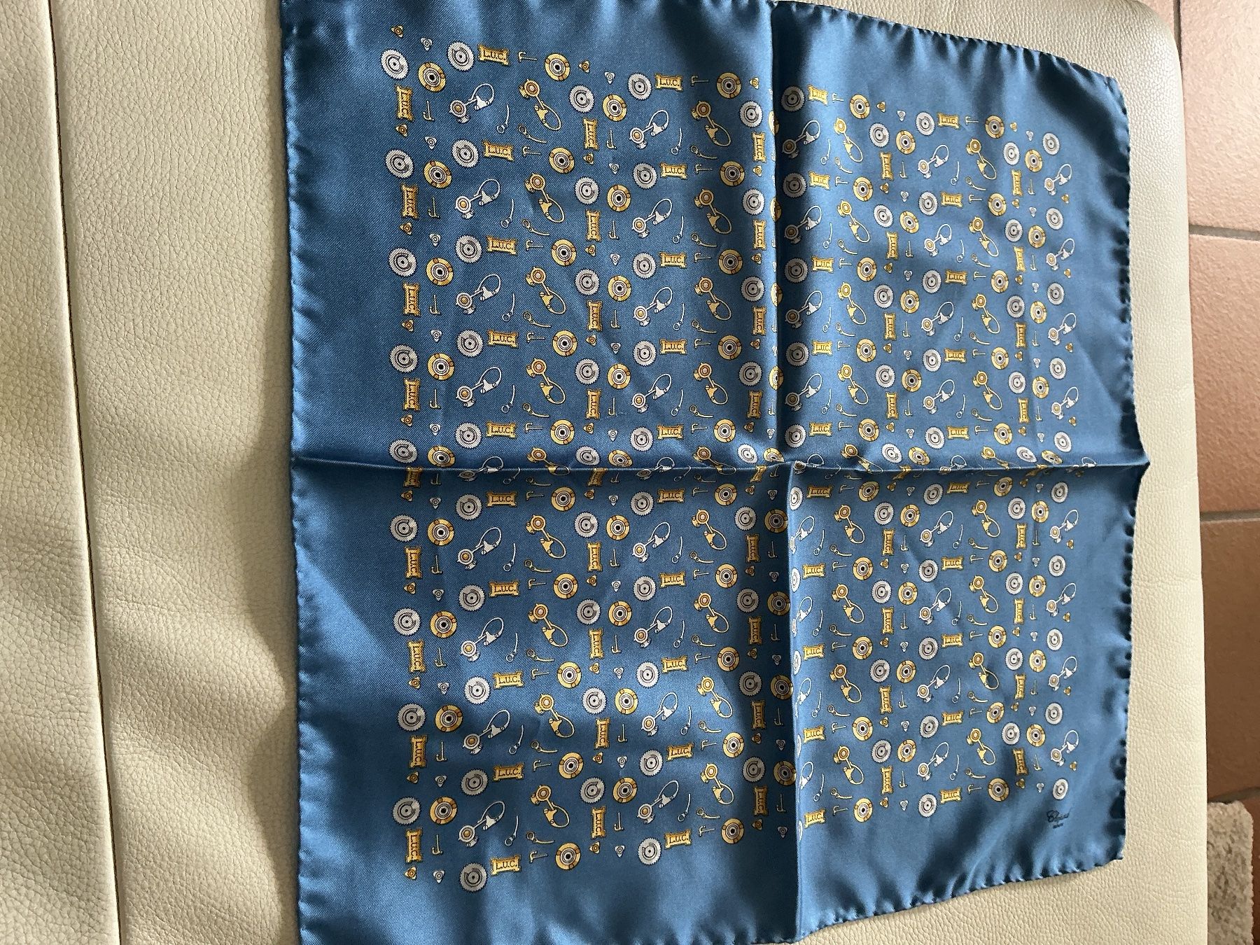 Chopard Foulards & écharpes: Chopard Seidentuch blau gemustert gebraucht – D'occasion à Wettingen par Andres54 2