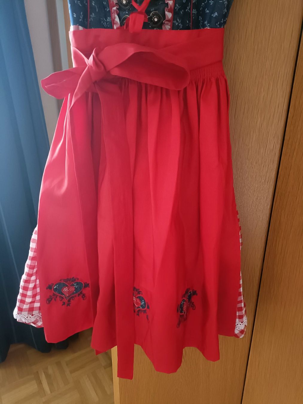 Costumes: Dirndl Rotkariert – D'occasion à Thun par fiechli 2