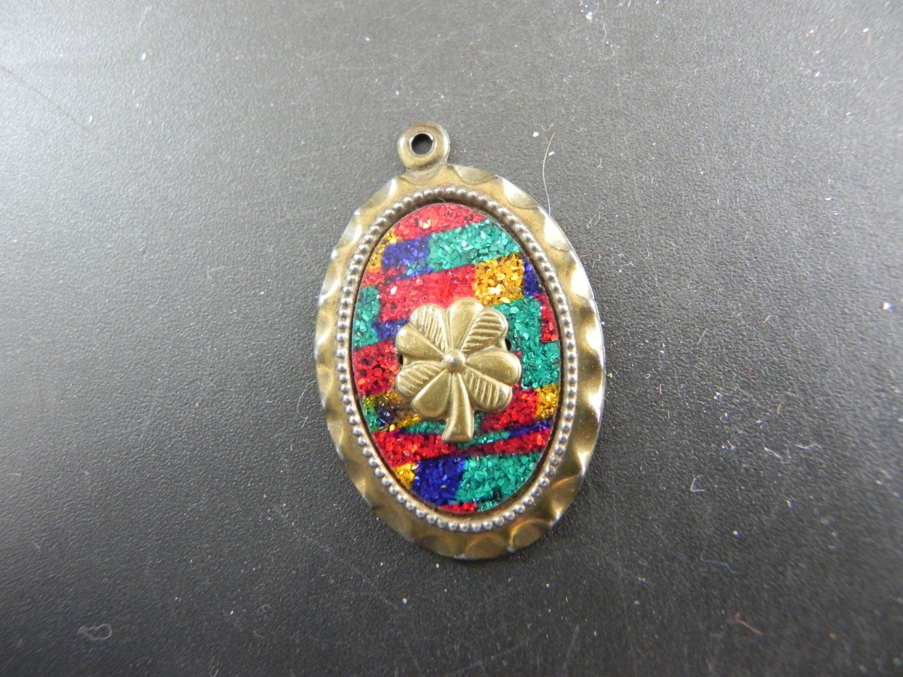 Pendentifs: Altes Medaillon - Glücksklee – D'occasion à Biel/Bienne par Gogolozi
